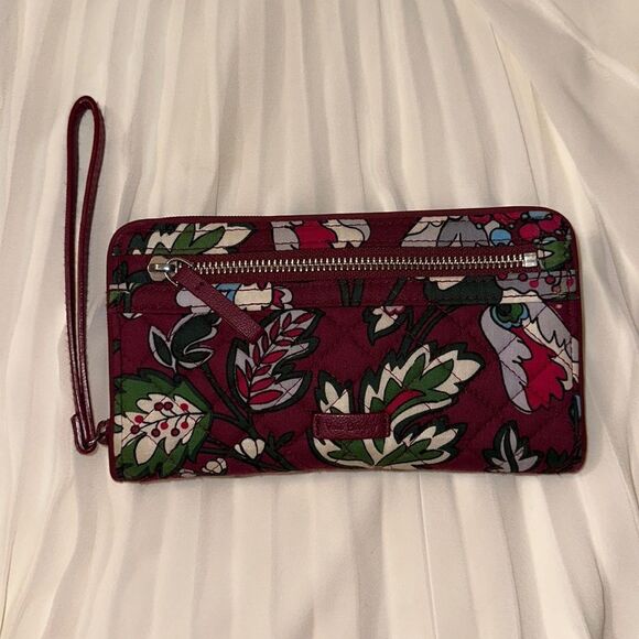 Vera Bradley Bordeaux Blooms Burgundy Large Quilted Floral Wristlet RFID Wallet - Picture 1 of 12